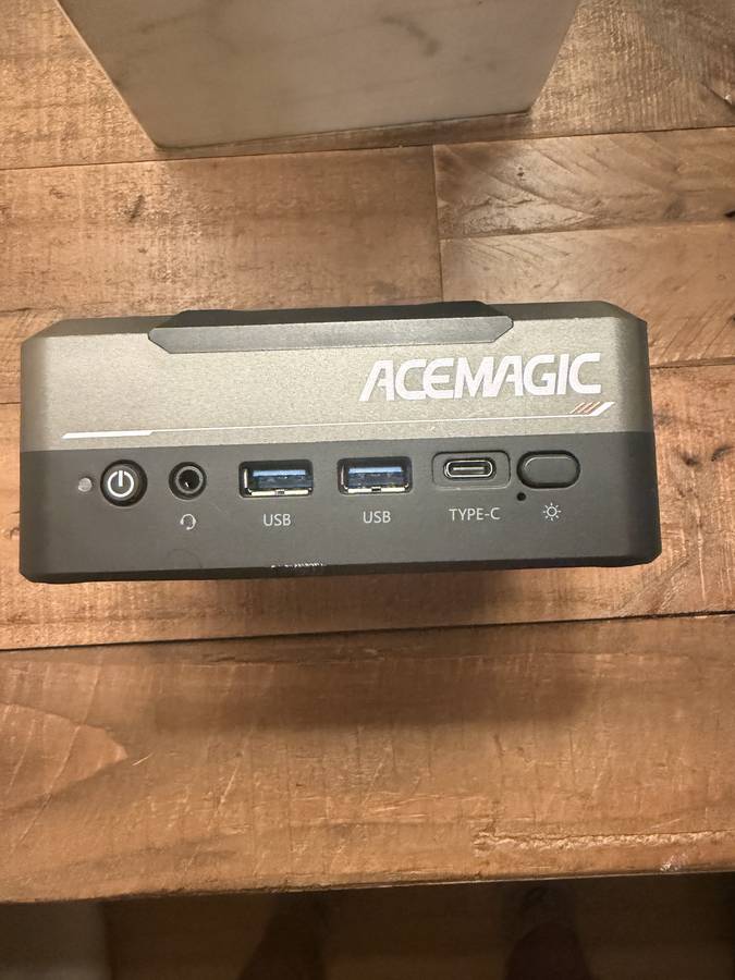 ACEMAGIC AM18 Mini PC AMD 7840HS 32gig DDR5 1 TB SSD Like New