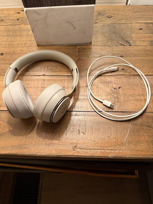 Apple Beats Solo Pro Headphones Like New