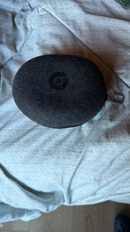 Apple Beats Solo Pro Headphones Like New