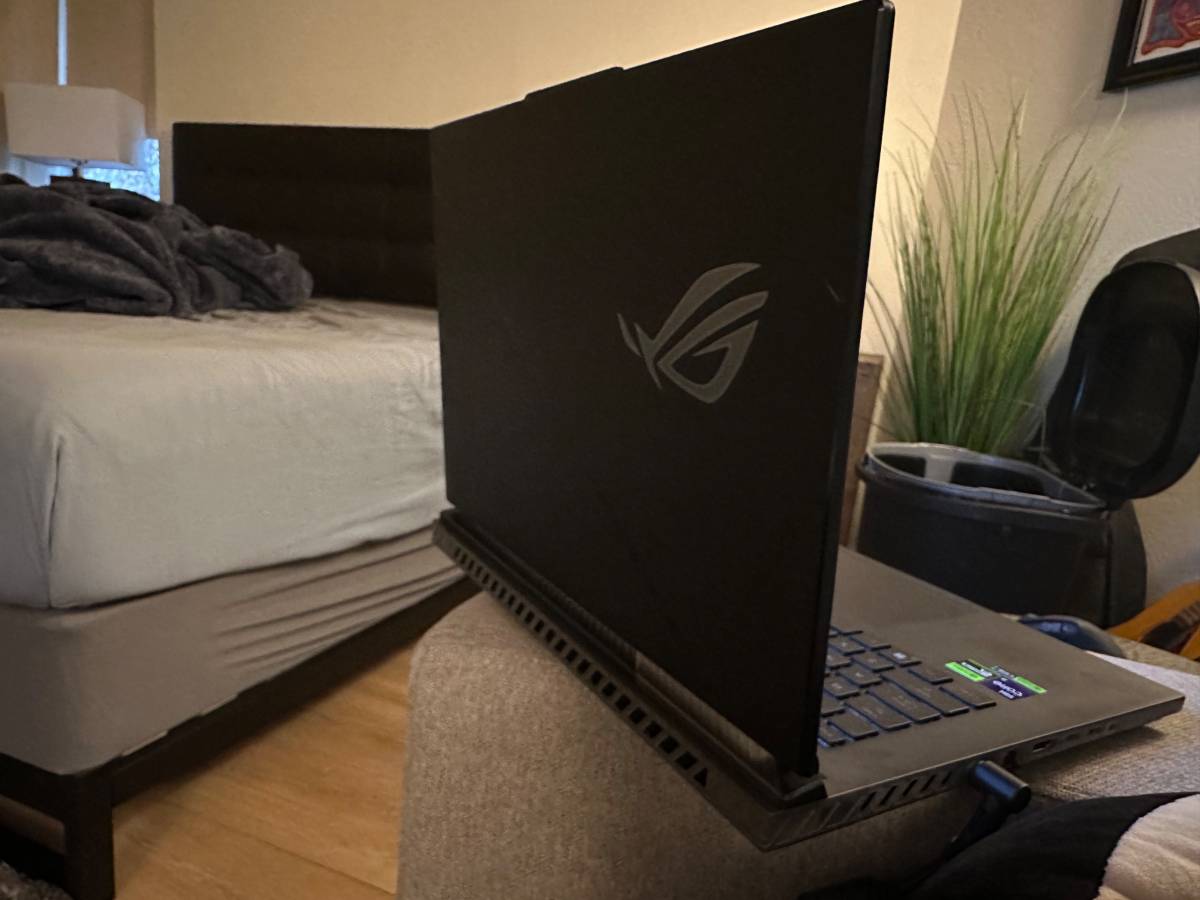 ASUS ROG Strix Scar 16 NVIDIA RTX 4080 4TB SSD 32GB DDR5 RAM